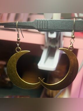 EARTHBOUND Gold Crescent Moon Dangle Earrings 🌚🌜🌛🌝🌘🌑🌒🌓🌔